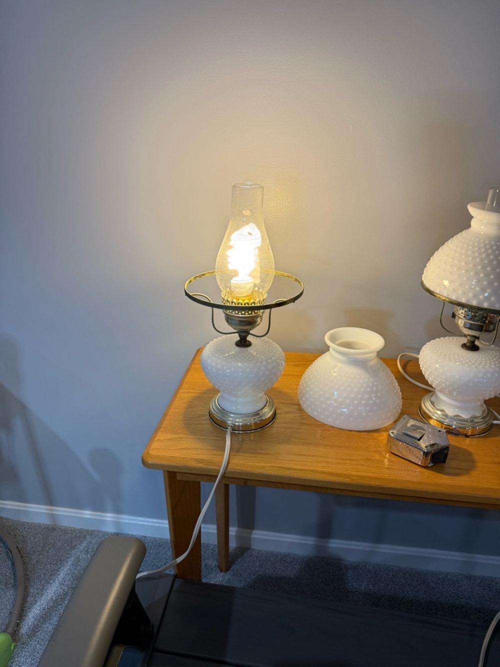 VTG White Hobnail Milk Glass Lamp With Brass Trim Globe & Clear Glass Chimney - Picture 4 of 14